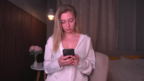 Kate online show from September 13, 2025, 7:13 pm