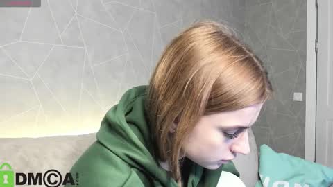 Stacey GMT5 Mo Tu We Th Fr Sa 3am -10am online show from December 22, 2025, 1:13 am