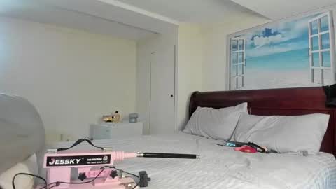 staciwilde online show from September 18, 2025, 5:04 pm