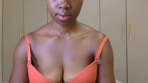 stacy_queenl online show from January 19, 2026, 1:37 pm