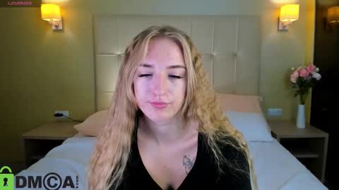 Snapshot of stacy_riiver chatting on September 24, 2025, 7:55 am Stacy Mon Tue Wed Thu Fri Sun GMT GMT 3 1000am - 0400pm  online show from September 24, 2025, 7:55 am