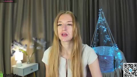 Snapshot of stacy_riiver chatting on September 30, 2025, 7:35 am Stacy Mon Tue Wed Thu Fri Sun GMT GMT 3 1000am - 0400pm  online show from September 30, 2025, 7:35 am