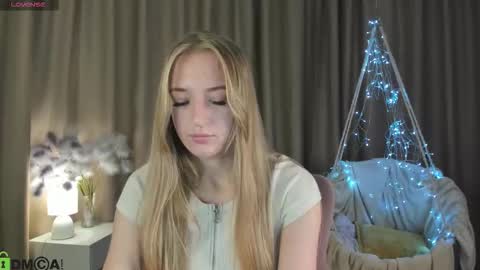 Snapshot of stacy_riiver chatting on October 9, 2025, 9:07 am Stacy Mon Tue Wed Thu Fri Sun GMT GMT 3 1000am - 0400pm  online show from October 9, 2025, 9:07 am