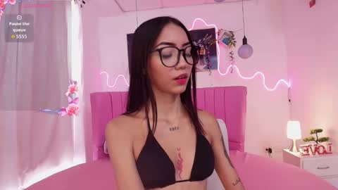 estecy online show from October 21, 2025, 2:18 pm