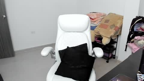 Snapshot of stacy_woods chatting on January 25, 2025, 4:45 am Zulma Yisset online show from January 25, 2025, 4:45 am
