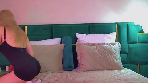 StacyEvances online show from September 14, 2025, 6:07 pm