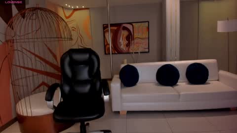 Im Stacy online show from December 18, 2024, 4:06 pm
