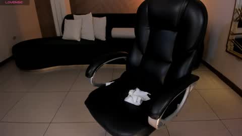 Im Stacy online show from March 7, 2025, 12:12 pm