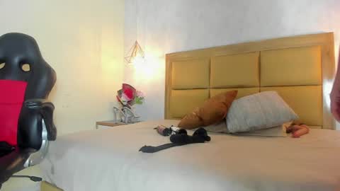 KEIMI  online show from June 11, 2026, 3:48 am