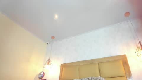 KEIMI  online show from June 25, 2026, 5:12 am