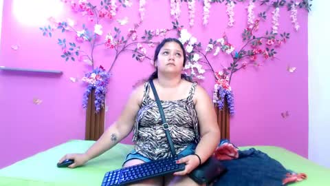 alejandra online show from May 3, 2026, 7:09 pm