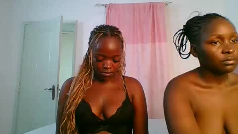 Snapshot of stargirl_lia chatting on May 4, 2026, 12:34 pm lia online show from May 4, 2026, 12:34 pm
