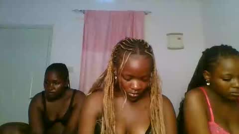 Snapshot of stargirl_lia chatting on May 5, 2026, 4:31 am lia online show from May 5, 2026, 4:31 am