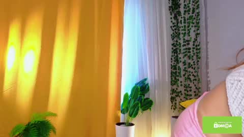 Snapshot of starlace_ chatting on June 22, 2026, 2:57 am Nina online show from June 22, 2026, 2:57 am