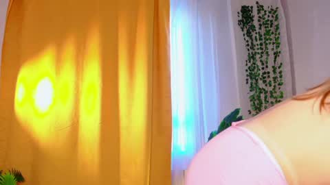 Snapshot of starlace_ chatting on June 27, 2026, 2:38 am Nina online show from June 27, 2026, 2:38 am