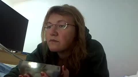 starlagurl online show from December 6, 2024, 1:44 pm