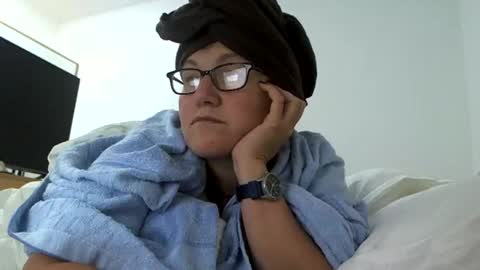 starlagurl online show from December 18, 2024, 8:53 am