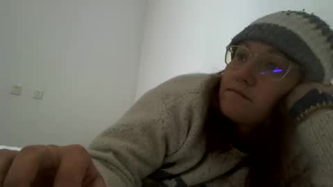 starlagurl online show from February 6, 2025, 4:53 am