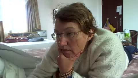 starlagurl online show from February 25, 2025, 4:57 am