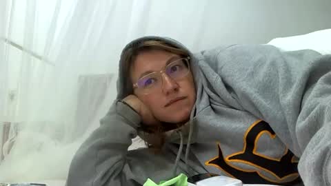 starlagurl online show from March 8, 2025, 3:02 pm