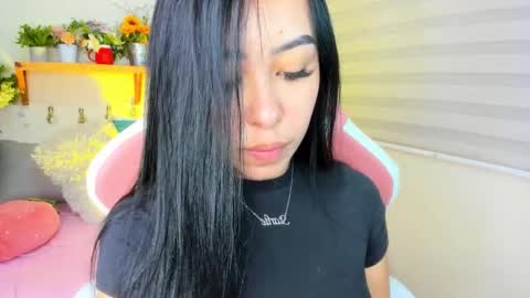 Snapshot of starlie_ chatting on October 7, 2025, 1:03 am Alisson online show from October 7, 2025, 1:03 am