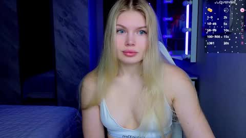Caroline online show from April 19, 2026, 4:45 am