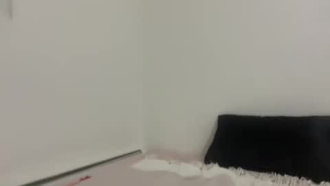 starqueenieee online show from September 19, 2025, 2:57 am