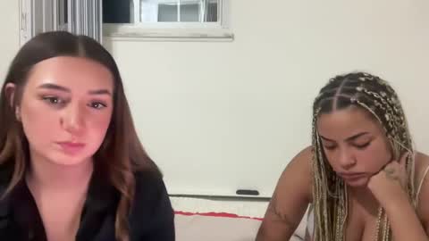 starqueenieee online show from September 21, 2025, 2:13 am