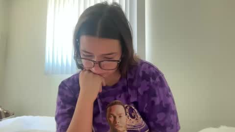 starqueenieee online show from October 8, 2025, 5:21 pm