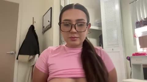 starqueenieee online show from October 24, 2025, 6:26 pm