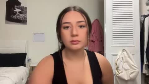 starqueenieee online show from October 27, 2025, 1:31 am