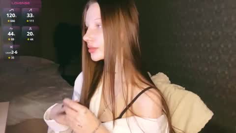 Snapshot of starrymira chatting on March 26, 2026, 3:12 am Alice online show from March 26, 2026, 3:12 am