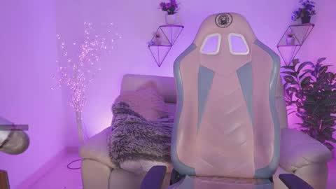 Snapshot of starwitch_ chatting on September 15, 2025, 12:27 pm Yoko online show from September 15, 2025, 12:27 pm