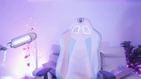 Snapshot of starwitch_ chatting on October 9, 2025, 12:30 am Yoko online show from October 9, 2025, 12:30 am