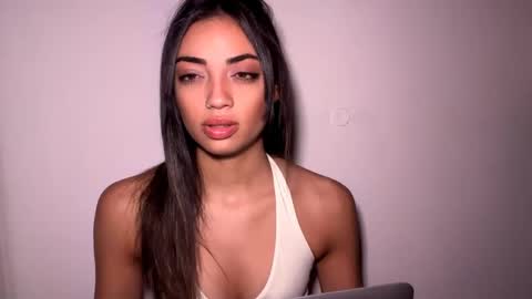 Mia online show from March 31, 2026, 11:54 am