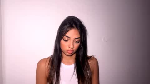 Mia online show from April 1, 2026, 12:28 pm