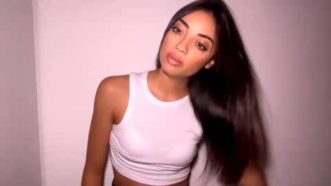Mia online show from April 1, 2026, 1:41 pm