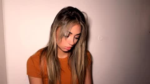 Mia online show from April 6, 2026, 10:49 am