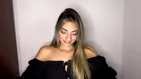 Mia online show from April 24, 2026, 9:17 pm