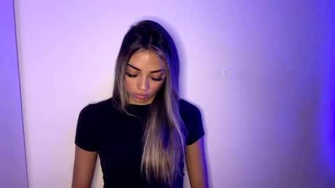 Mia online show from April 28, 2026, 8:19 am