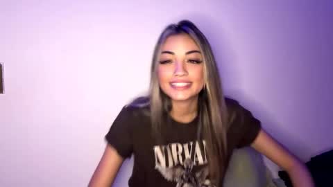 Mia online show from May 3, 2026, 8:15 pm