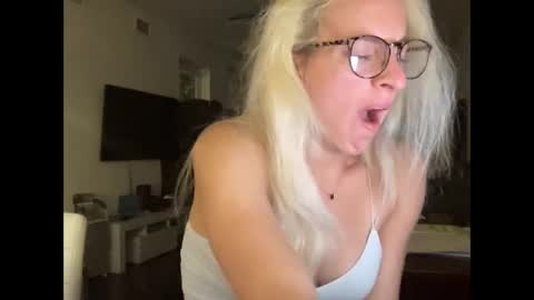 Snapshot of stassiethatsororitygirl chatting on October 8, 2025, 9:18 am Stassiethatsororitygirl online show from October 8, 2025, 9:18 am