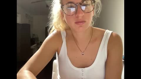 Snapshot of stassiethatsororitygirl chatting on November 10, 2025, 9:52 am Stassiethatsororitygirl online show from November 10, 2025, 9:52 am