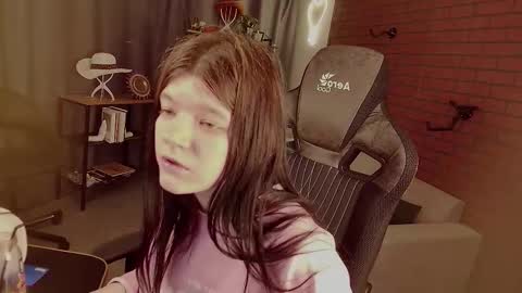 Stasia online show from December 5, 2025, 4:36 pm