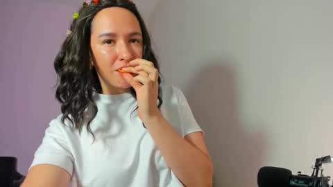 stayluna online show from December 16, 2025, 8:03 pm