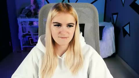 stef_nicks online show from October 28, 2025, 9:02 am