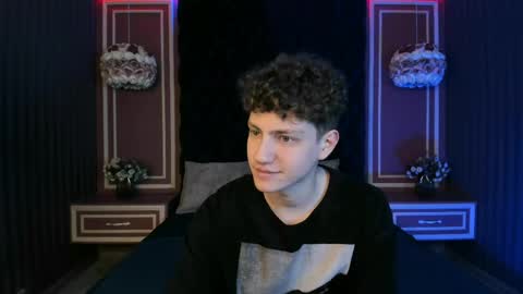 Esrefan online show from May 8, 2026, 8:03 pm