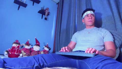 Snapshot of stefann_salvatore chatting on January 2, 2025, 10:44 pm Stefann Salvatore online show from January 2, 2025, 10:44 pm