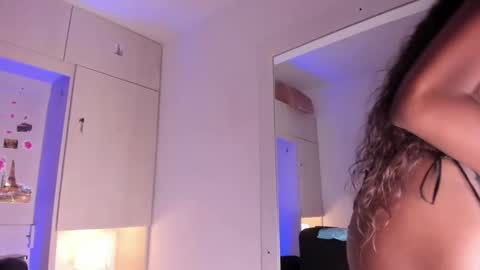 stefannyevans_ online show from November 3, 2025, 12:17 pm