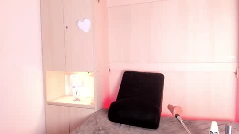 stefannyevans_ online show from April 29, 2026, 5:30 pm